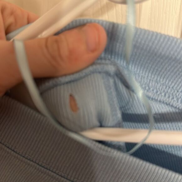 NWOT BDG long sleeve top with manufacturer defects size small - Picture 5 of 6